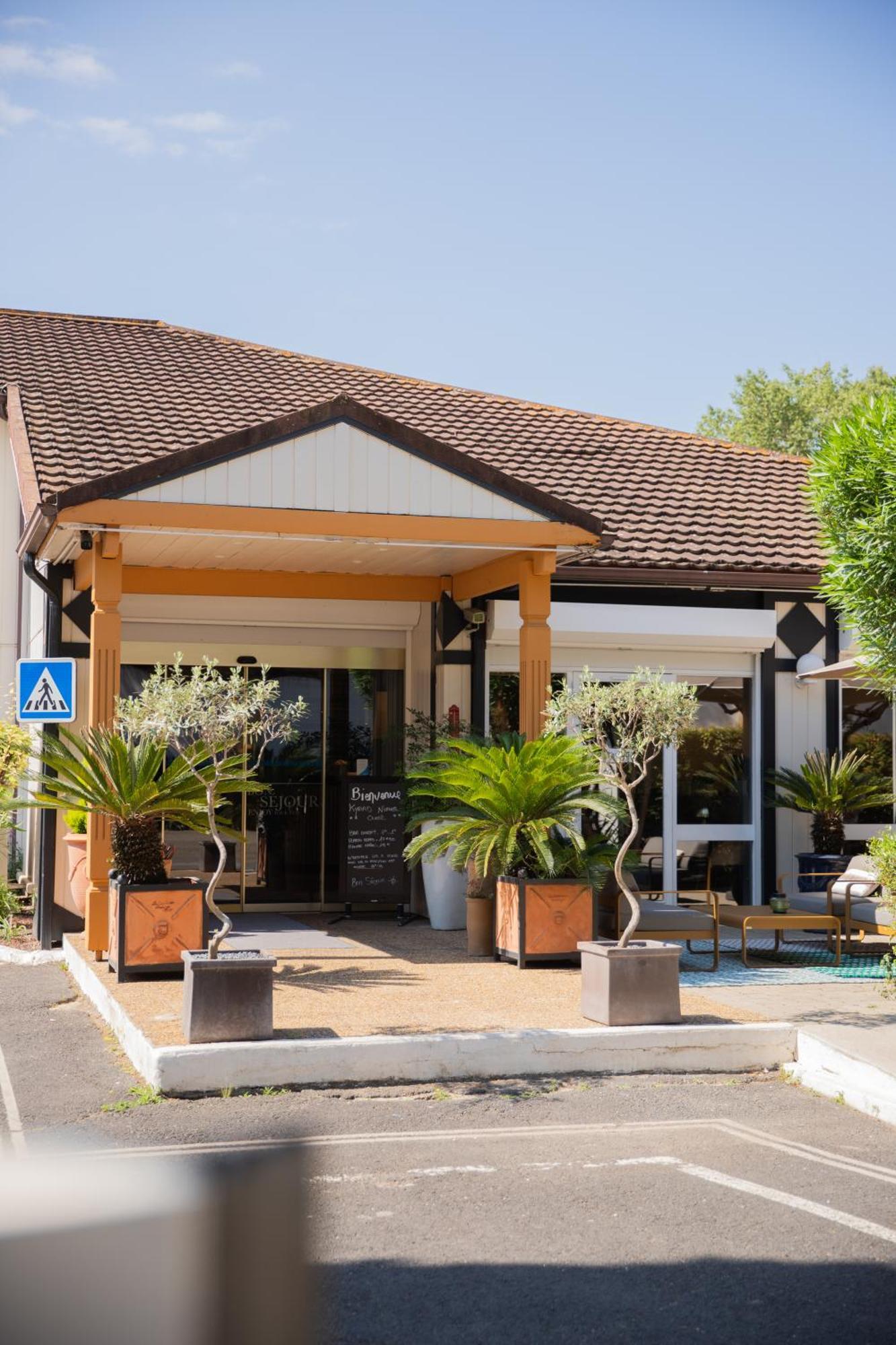 Kyriad Nimes Ouest A9 Hotel Exterior photo